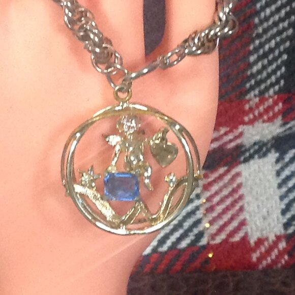 Vintage CORO Gold Tone Cherub September Birthstone Pendant Bracelet - Picture 3 of 7